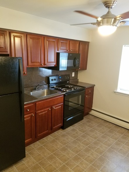 Primary Photo - PROVIDENCE MANOR APTS