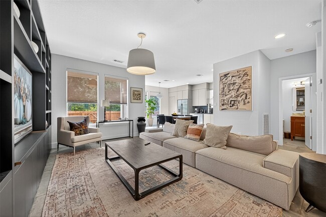 Building Photo - 10021 Hillside Bayou Dr