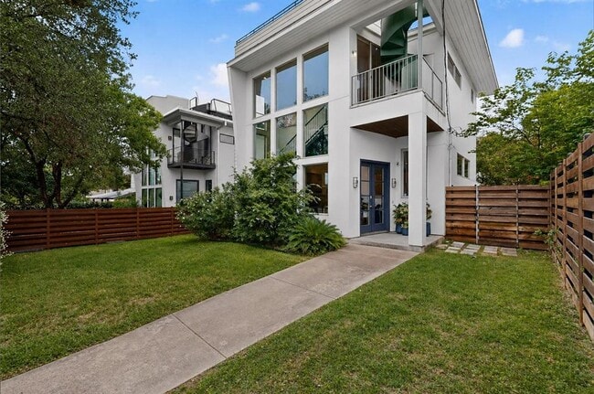 Building Photo - 807 W Gibson St