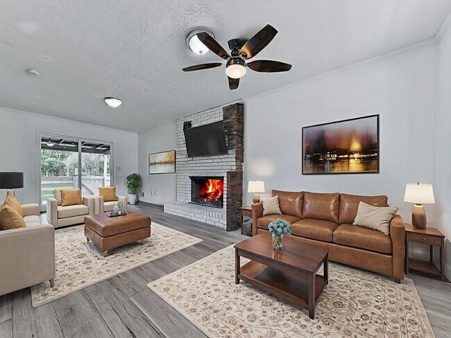 Building Photo - 421 Creek Valley Dr