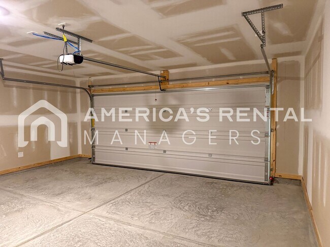 Building Photo - Home for rent in Chelsea! - SIGN A 13 MONTH LEASE BY 06/30/26 TO RECEIVE A $250 DISCOUNT ON YOUR ...