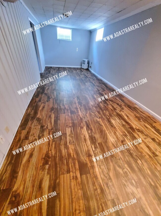 Building Photo - 4825 W 75th St