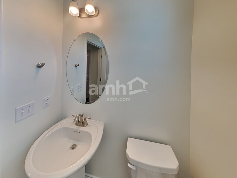 Building Photo - 5924 Hagar Vly Dr