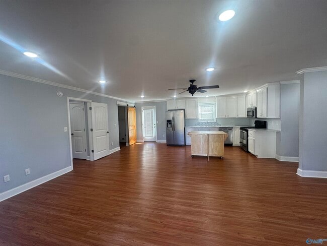 Building Photo - 186 Jones Cir