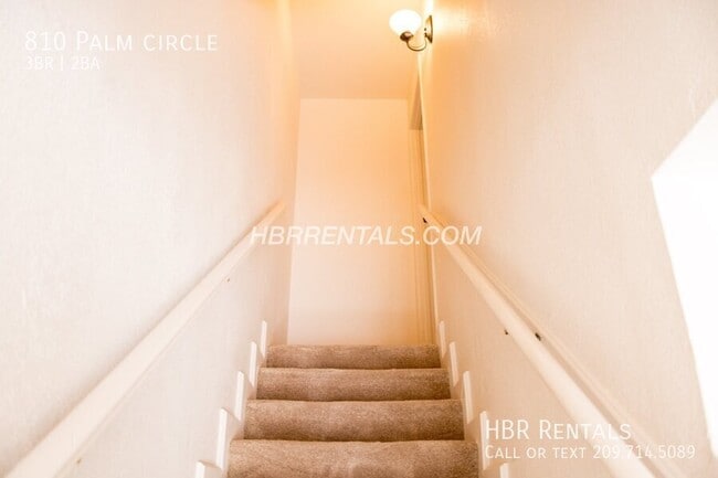 Building Photo - 810 Palm Cir