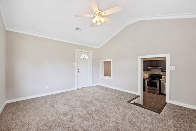 Building Photo - Three Bedroom Home!