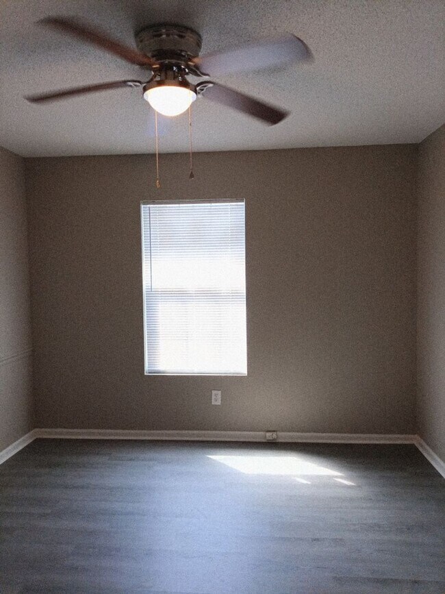 Building Photo - 1 Bed / 1 Bath Apartment in Harrisburg – Cozy & Convenient Living
