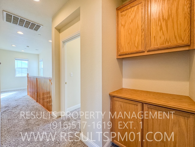 Building Photo - 3 bedroom Lincoln Home in Gated Community