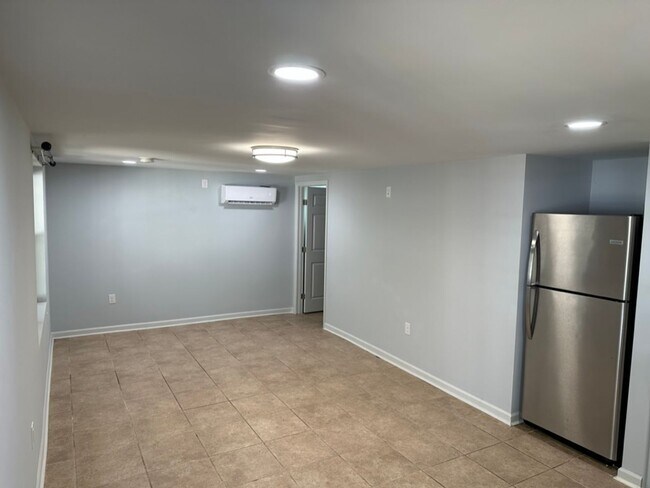 Building Photo - Nice Remodeled 1 bedroom apartment with ut...