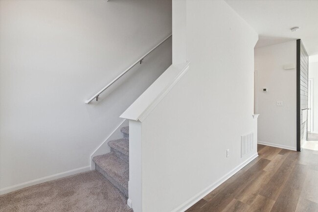 Building Photo - 525 Jenny Wy