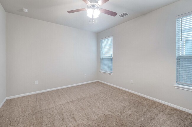 Building Photo - 904 Boatswain Wy