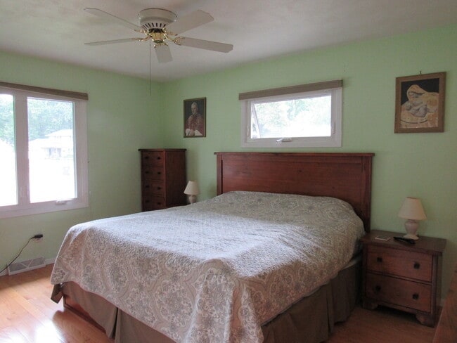 Master Bedroom - 2586 E George Washington Blvd