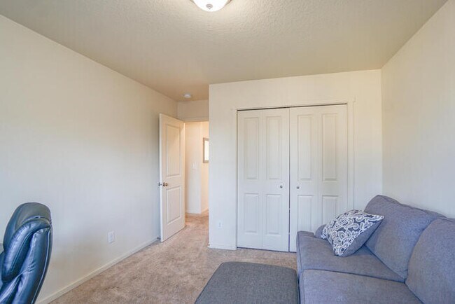 Building Photo - 1321 NE 72nd Way