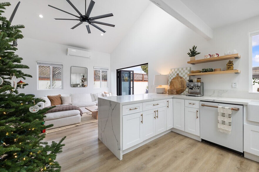 Building Photo - 236 Camellia Ln