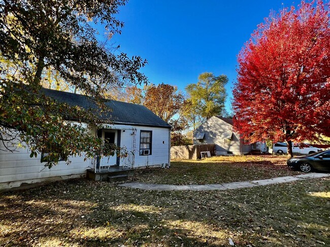 Building Photo - 2304 S Hall Rd