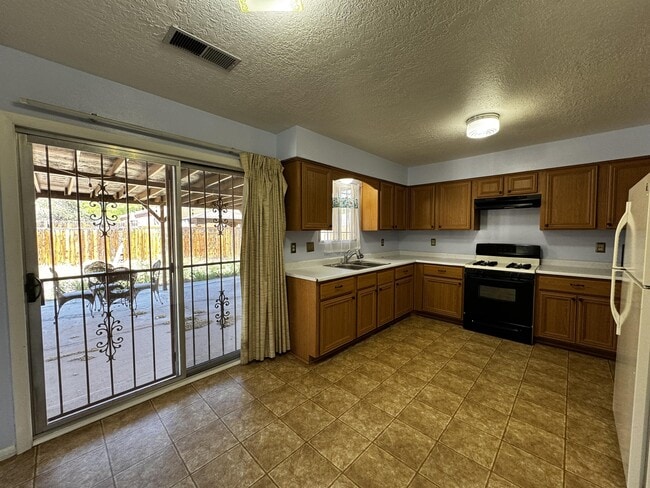 Building Photo - 315 San Andres Ave NW