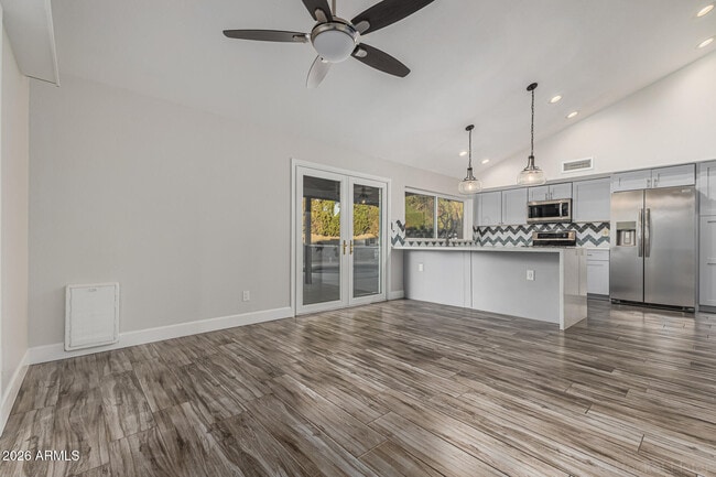 Building Photo - 3217 N Ellis St