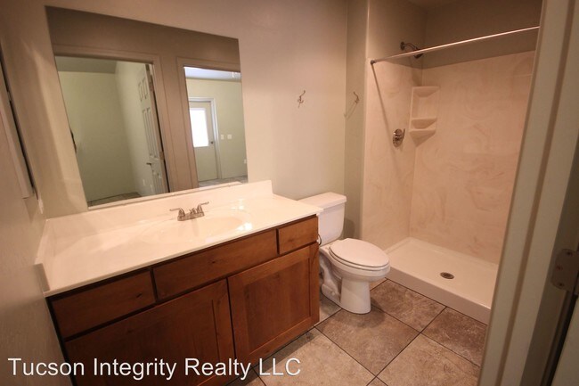 Building Photo - 10 br, 7 bath Room For Rent - 1730 N. 1st Ave