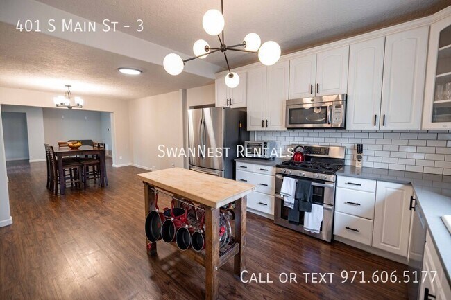 Building Photo - 401 S Main St