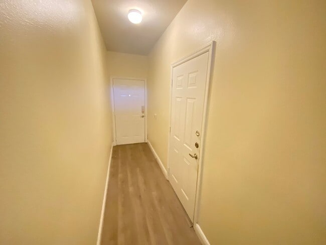 Building Photo - Stunning one bedroom, one bath luxury condo with large garage and fabulous community amenities.