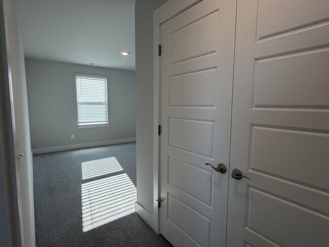Building Photo - 4339 Majesty Dr