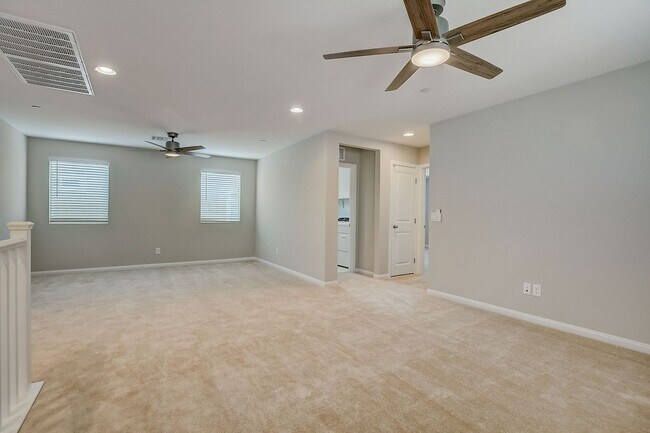 Building Photo - 10643 Enridge Ave