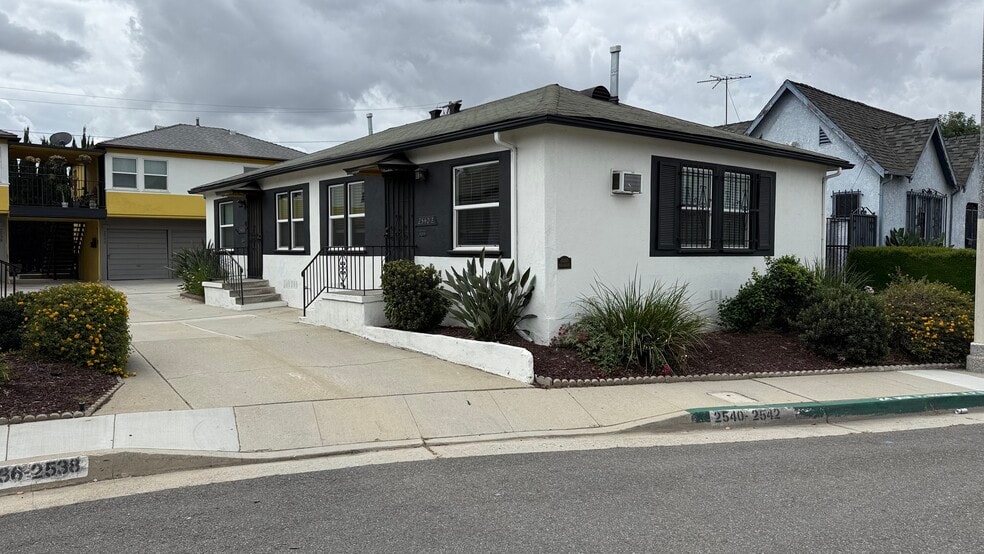 2540A - 2540 W Ramona Rd
