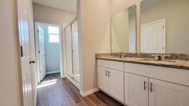 Building Photo - 348 S Zuni Rd