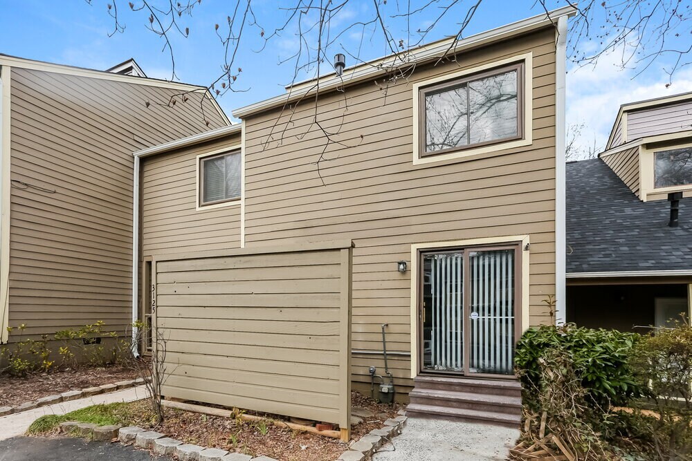 Building Photo - 3125 Windbluff Dr