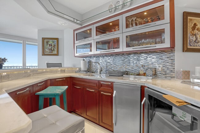 Building Photo - 5200 N Ocean Dr