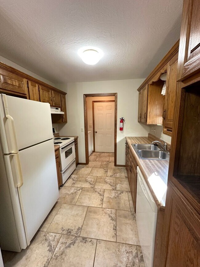 Building Photo - Charming 3 Bedroom Brick Home with Fenced Backyard