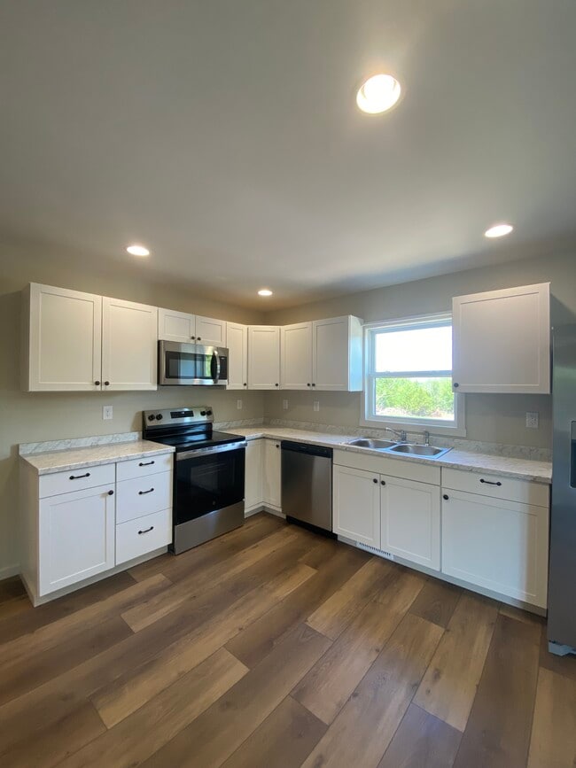 Building Photo - 2321