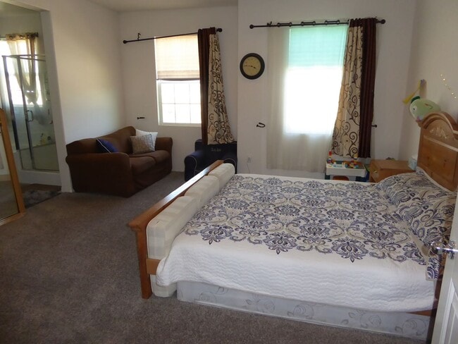 Building Photo - Stylish 3 Bedroom Home in the Gated River ...