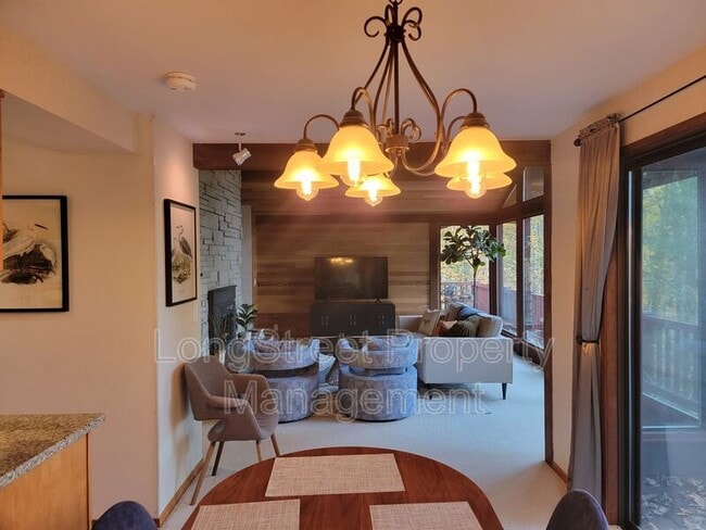 Building Photo - 2720 NW Glenwood Dr