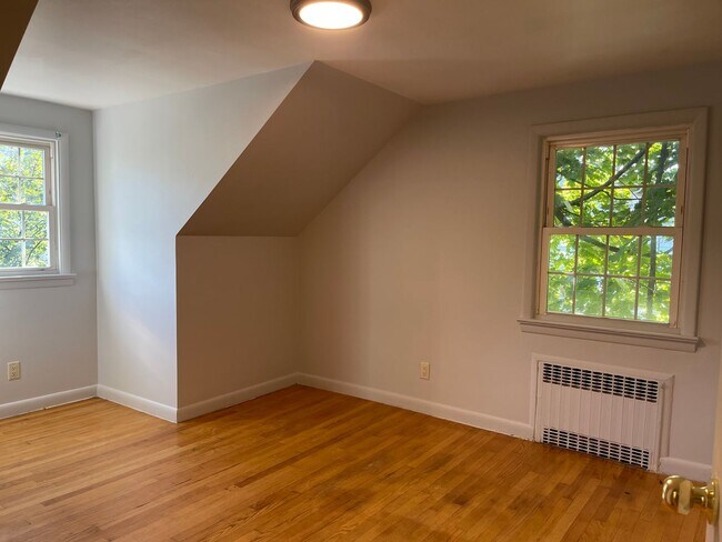 Building Photo - **100 SICARD ST** Basement+Driveway+Off-Street Parking+Free Washer/Dryer+Deck+Backyard