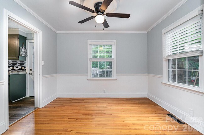 Building Photo - 1005 Home Trail