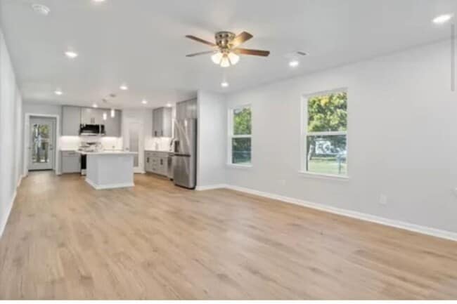 Building Photo - 9814 Angel Bend