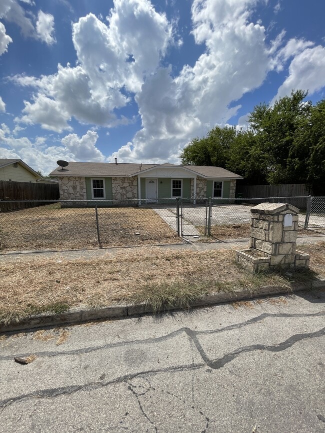 Building Photo - 8834 Five Palms Dr