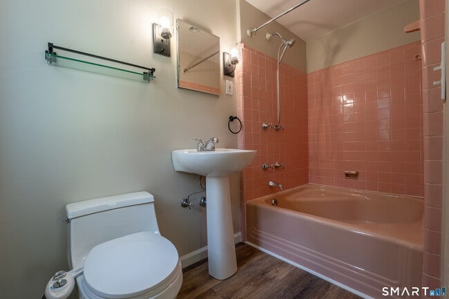 Building Photo - 30 Hillsboro Dr