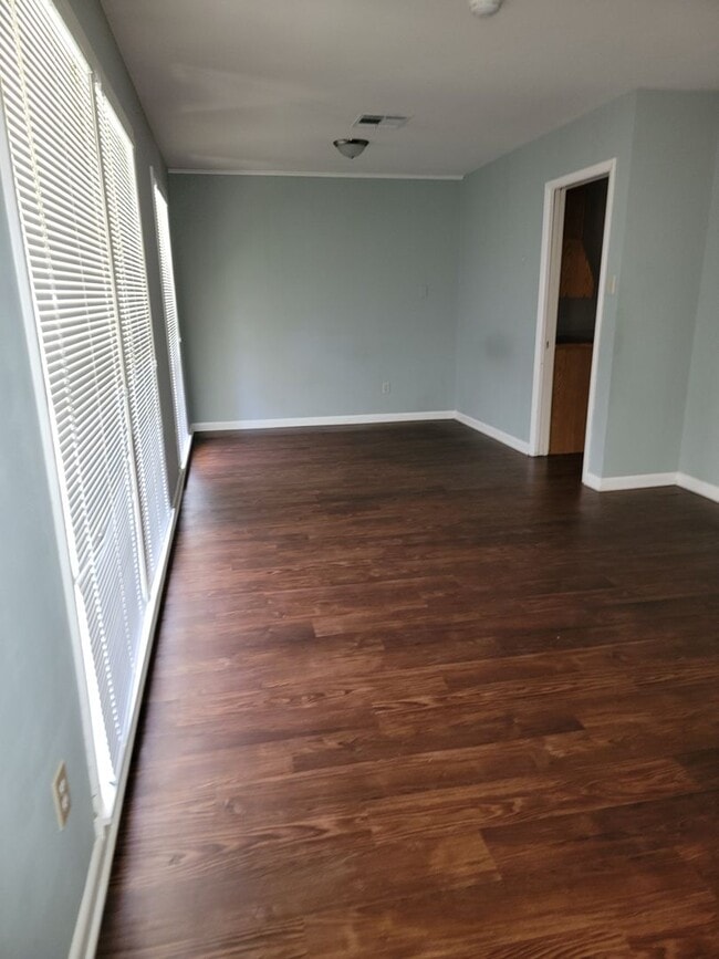 Primary Photo - 3 bedroom 2 Bathroom Home