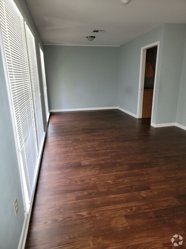 Building Photo - $500 Off 1st Month Special