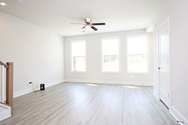 Building Photo - Pet-Friendly Brookhill Commons Townhome-Style Condo