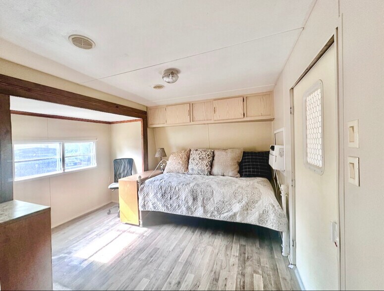 Building Photo - 910 Polk St