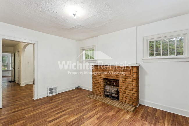 Building Photo - ***1/2 off first month's rent***
