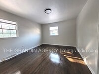 Building Photo - 1109 Mountain View Rd