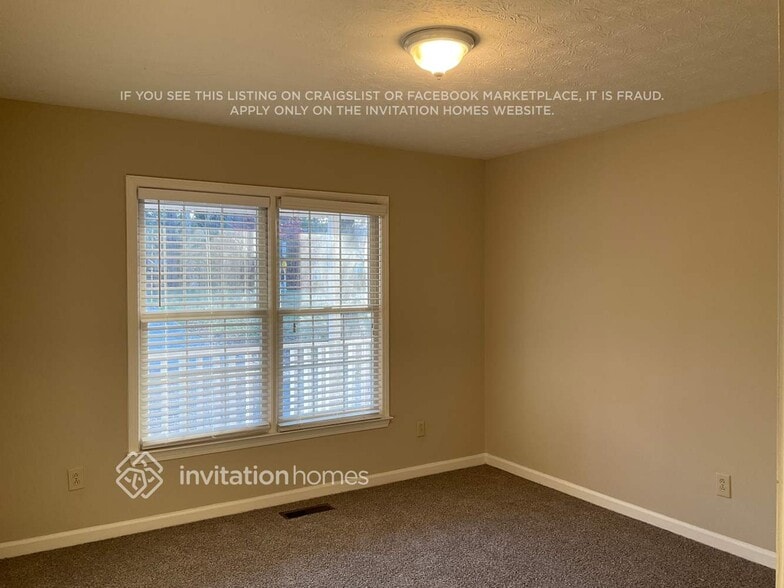 Building Photo - 2355 Huntington Dr