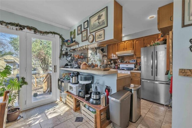 Building Photo - 5210 Woodrow Ave