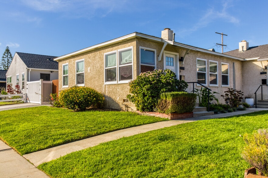 Building Photo - 2331 Belmont Ave