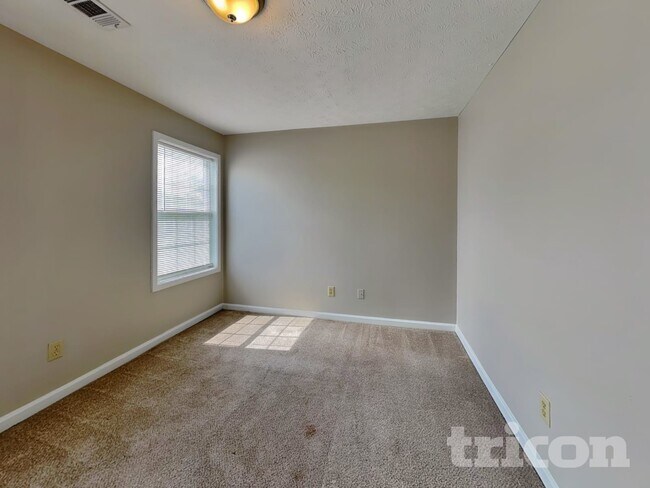 Building Photo - 3270 Summit Pl Dr