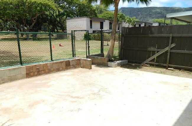 Building Photo - Nanakuli Townhome